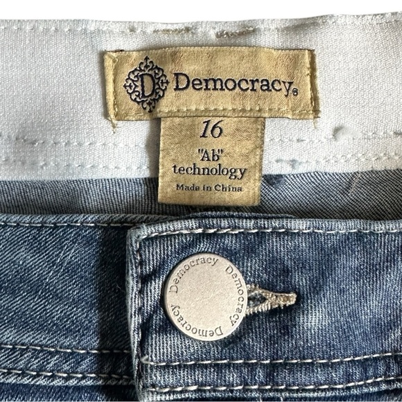Democracy Skinny Ankle Jeans 16 NWT Blue Slightly Distressed Slimming Fit Comfy - Picture 7 of 9